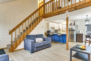 House (3 Bedrooms) | Interior - Ski, Swim & Hike! Family Home in Tobyhanna (Tobyhanna)