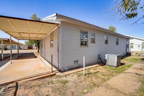 House (3 Bedrooms) | Interior - Near Hunting Grounds: Aspermont Home w/ Yard (Aspermont)