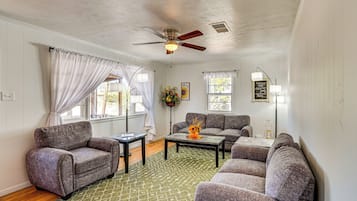 House (3 Bedrooms) | Front of property