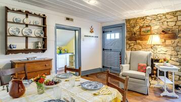 Rumah (2 Bedrooms) | Interior