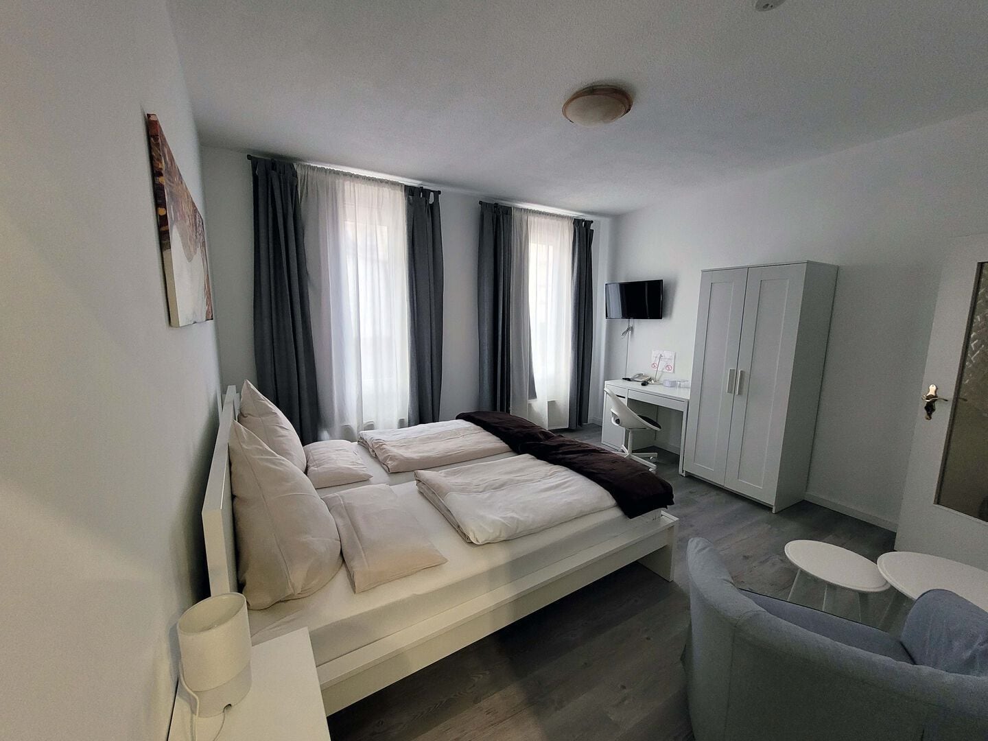 Familien-Doppelzimmer | Laptopgeeigneter Arbeitsplatz, Verdunkelungsvorhänge