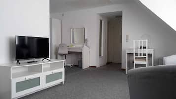 Perhehuone, kaupunkinäköala | Kannettavalle tietokoneelle sopiva työtila, pimennysverhot