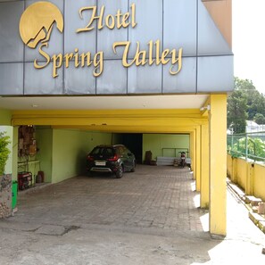 Free self parking - Hotel Spring Valley (Kodaikanal)