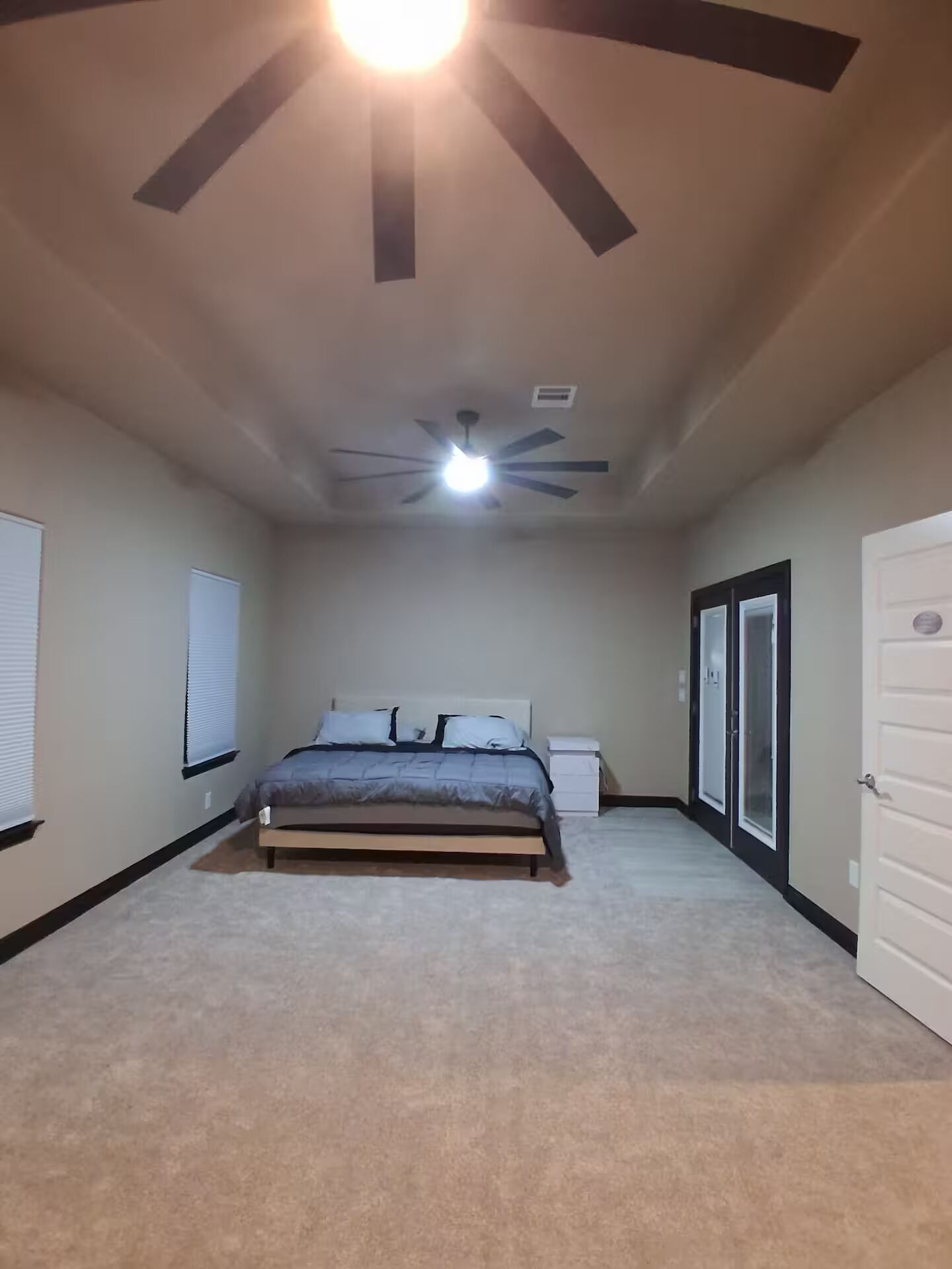 Fer et planche à repasser, Wi-Fi gratuit, draps fournis