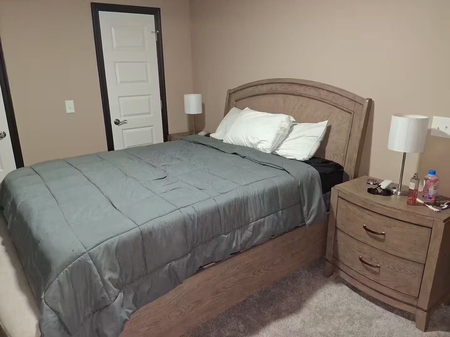 Iron/ironing board, free WiFi, bed sheets