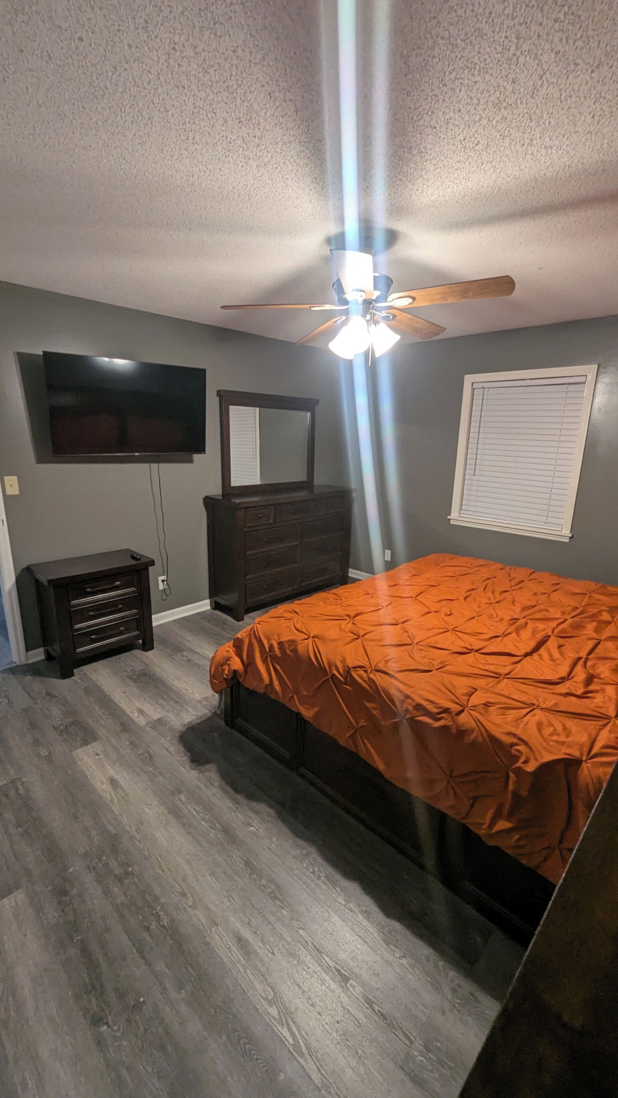 Iron/ironing board, WiFi, bed sheets