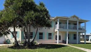 Exterior - 3-bedroom house in tranquil Cape Canaveral with cool AC (Cape Canaveral)