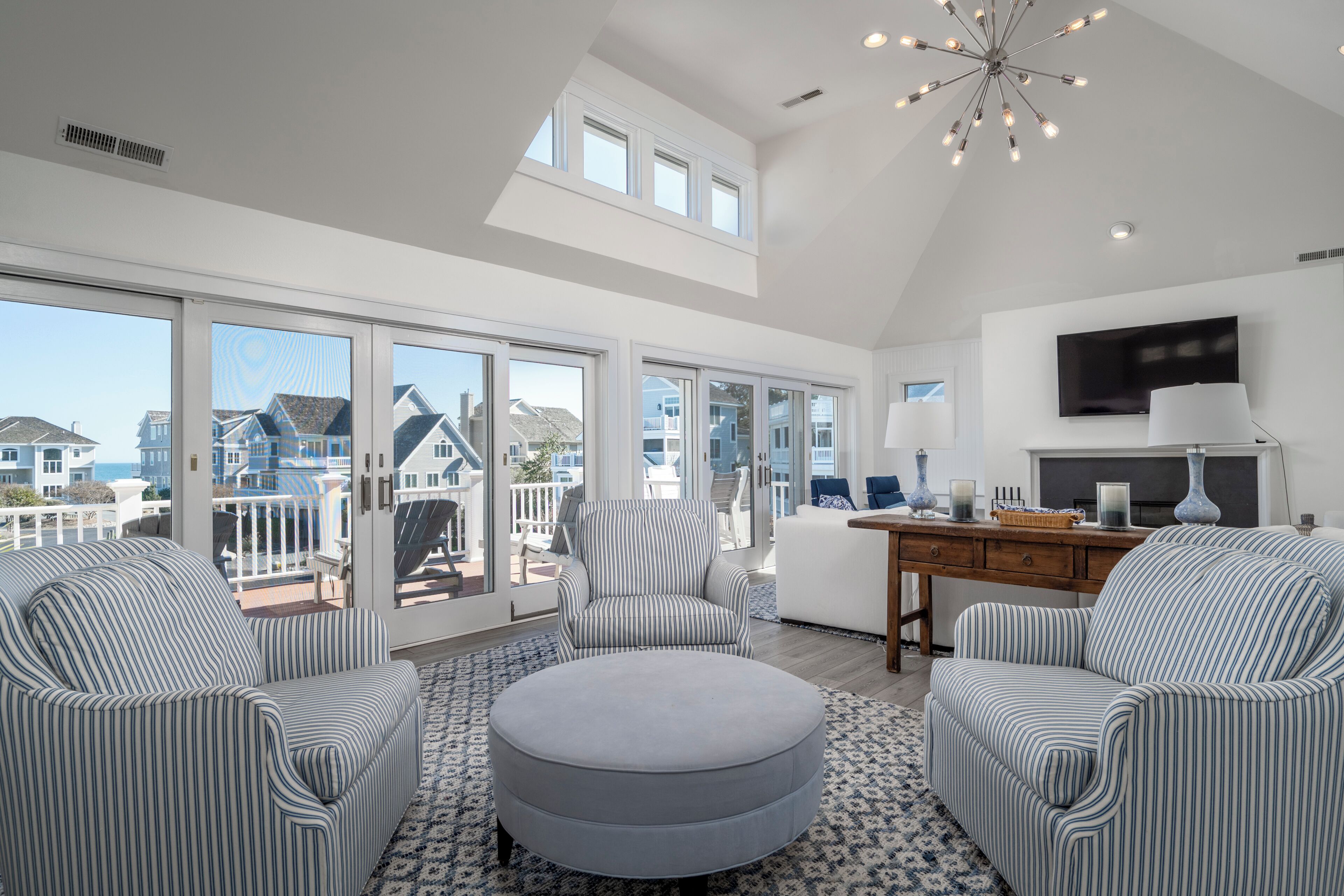 Télévision, cheminée