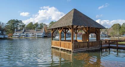 2 Bedroom Condo in Sea Colony West! Shuttle to the Beach, Tennis, Pickleball, Pools, Fitness Center, Free WIFI and more!