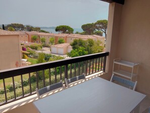 Outdoor dining - Apartment 4/6p sea view Golfe St Tropez (Roquebrune-sur-Argens)