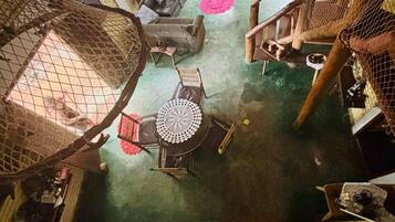 Smart TV, libri, impianto stereo