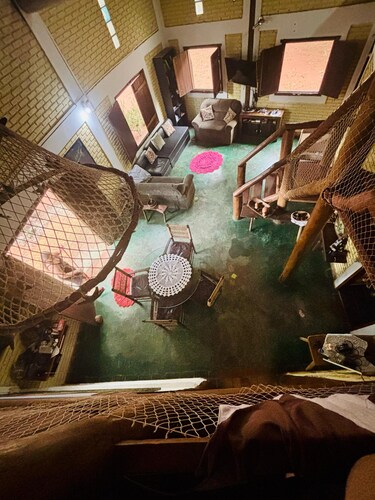 A rustic and charming chalet nestled among centuries-old Jatobá trees!