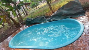 Banyera d'hidromassatge a l'aire lliure