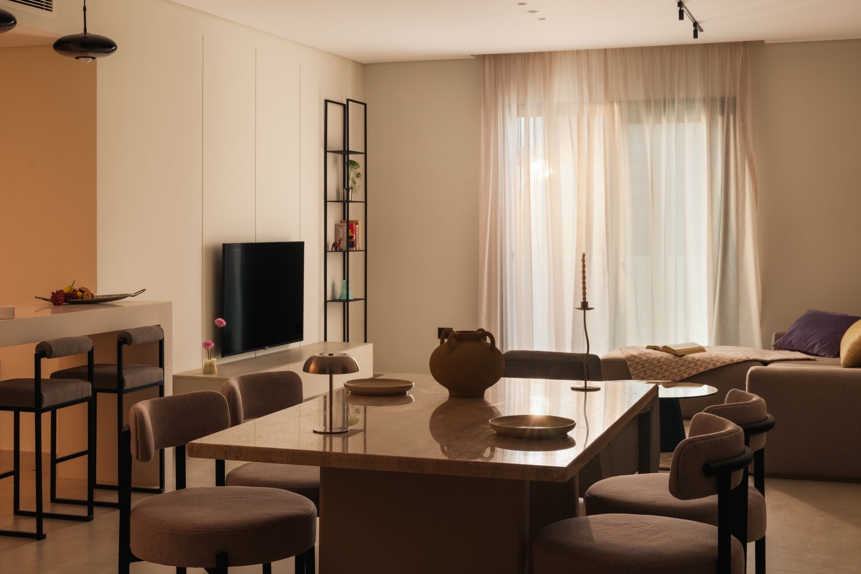 Huoneisto, 2 makuuhuonetta, kaupunkinäköala | Oleskelualue