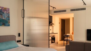 A modern hotel room with a bed, a desk, a chair, and a TV. - Brassbell Zamalek Diplomatic Zone Near Marriott (Cairo)