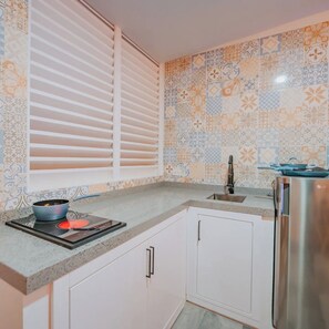 Fridge, microwave, stovetop, coffee/tea maker