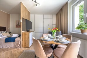 Apartment, City View | Living area