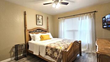 2 bedrooms, iron/ironing board, WiFi, bed sheets