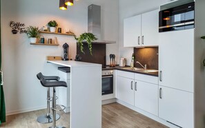 Fridge, microwave, oven, stovetop - WiLUKA: Penthouse/roof terrace/sustainable/Netflix (Limburg)