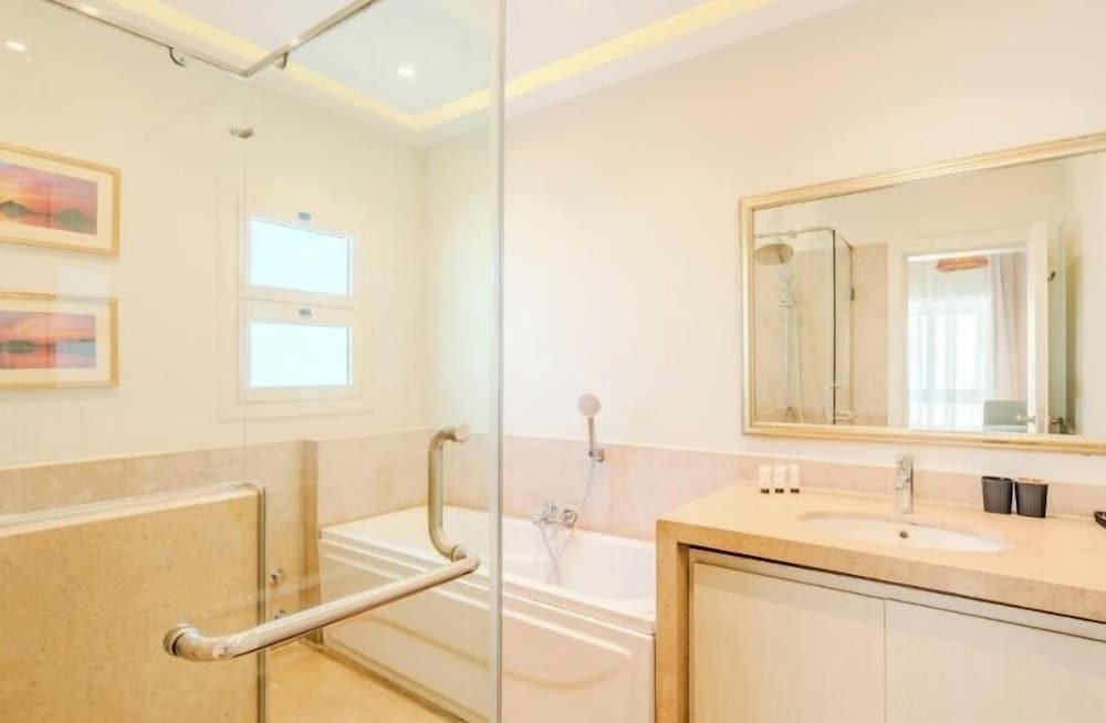 Hotel Longchamps by null