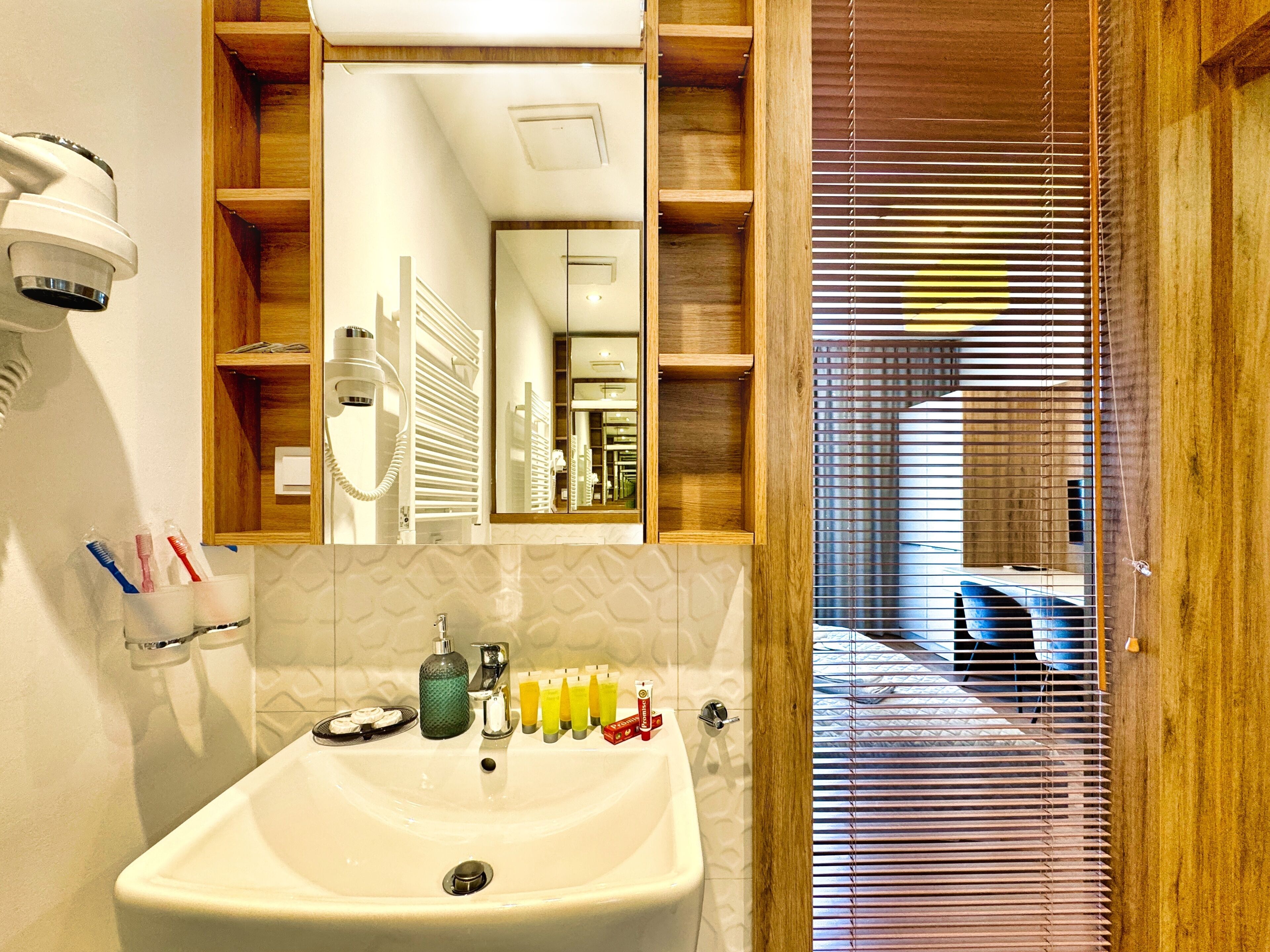 Dusche, Haartrockner, Handtücher, Seife