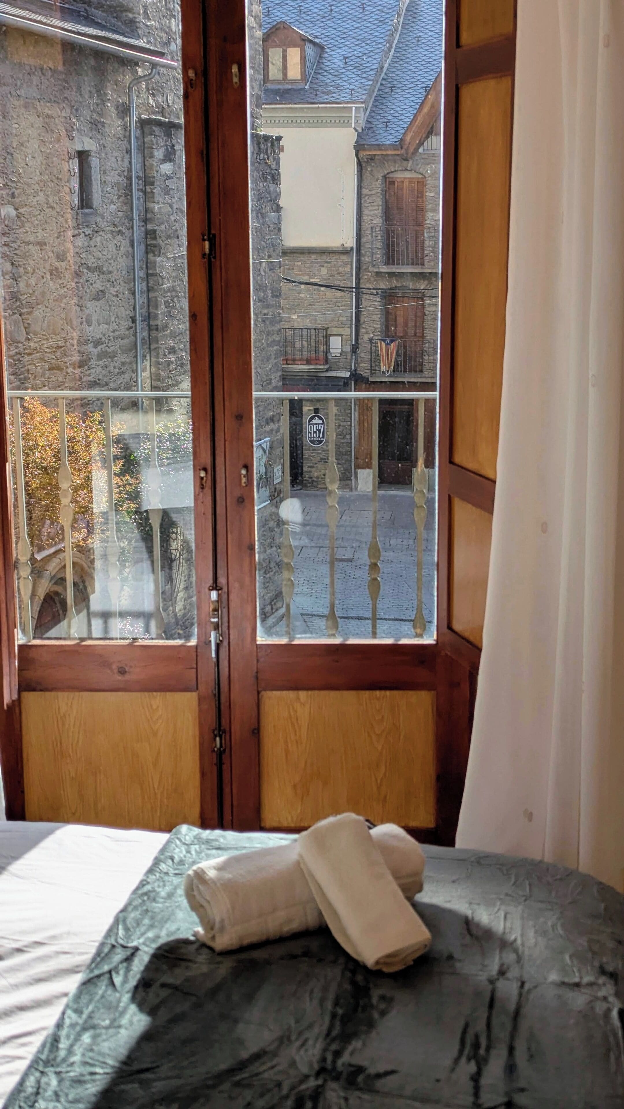 Habitación doble clásica, balcón, vista a la ciudad | Wifi gratis 