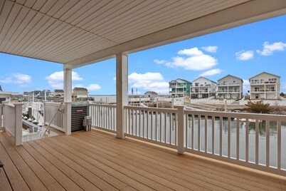 Bay front, Modern 5-bedroom house in beautiful West Wildwood. Sunsets included!