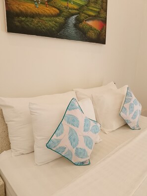 Minibar, bureau, Wi-Fi gratuit, draps fournis