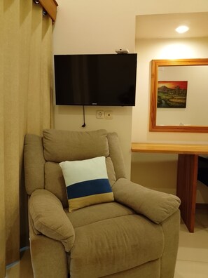 Minibar, escritorio, wifi gratis y ropa de cama 