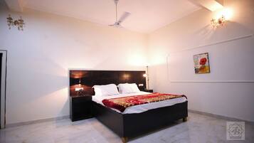 Family Room, Balcony, Mountain View