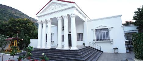 Entrada al alojamiento