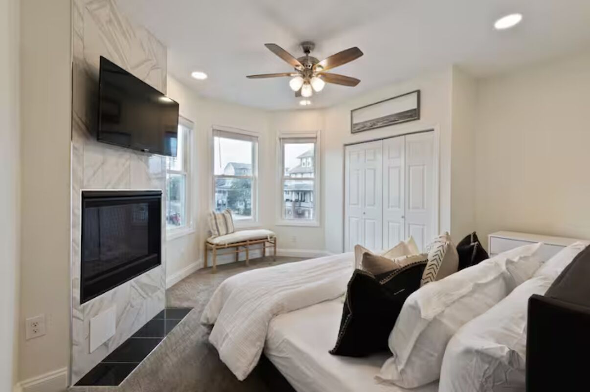 4 bedrooms, iron/ironing board, WiFi, bed sheets