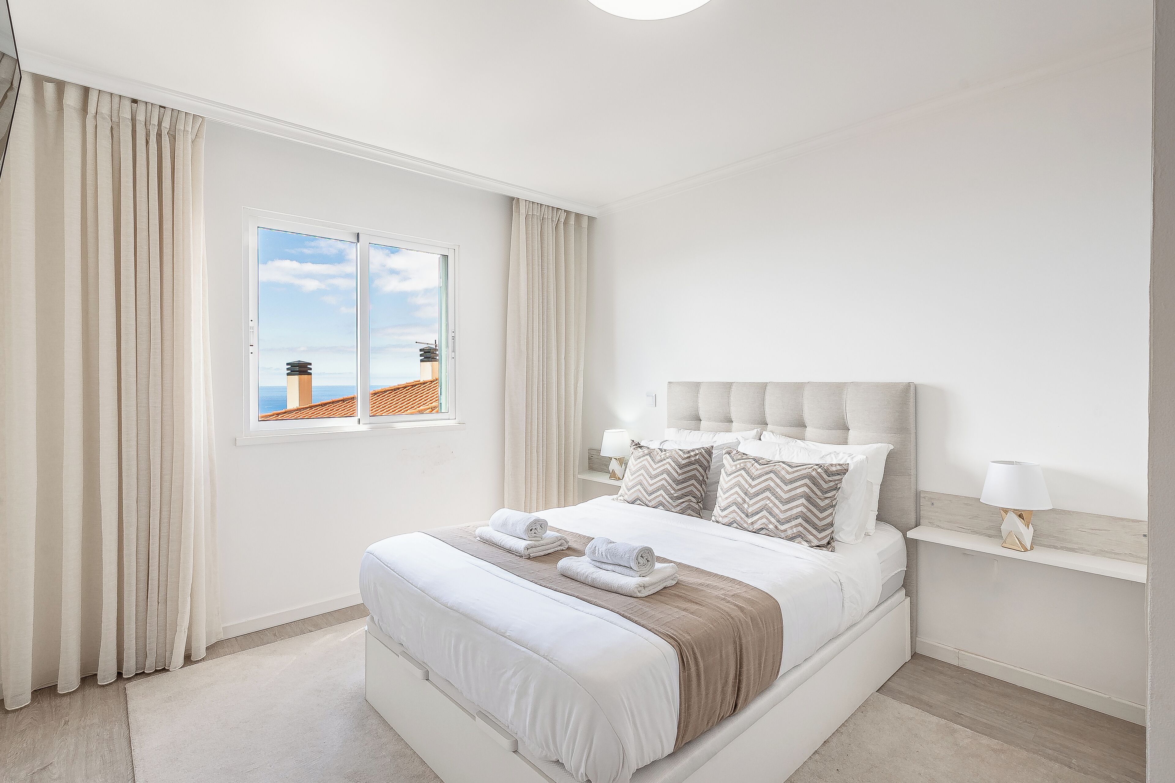 2 chambres, fer et planche à repasser, accès Internet