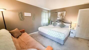 5 bedrooms, iron/ironing board, free WiFi, bed sheets