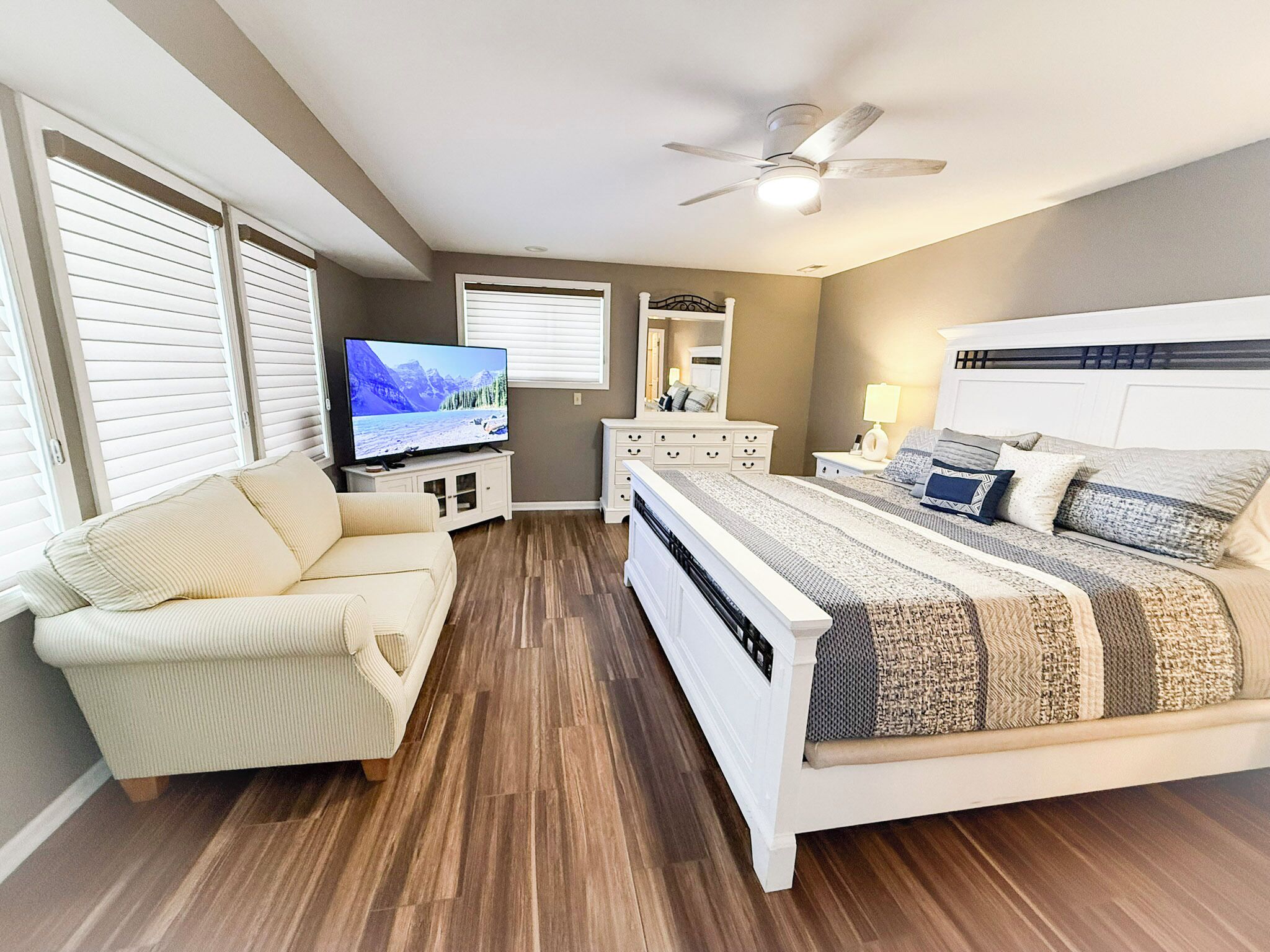 5 bedrooms, iron/ironing board, free WiFi, bed sheets