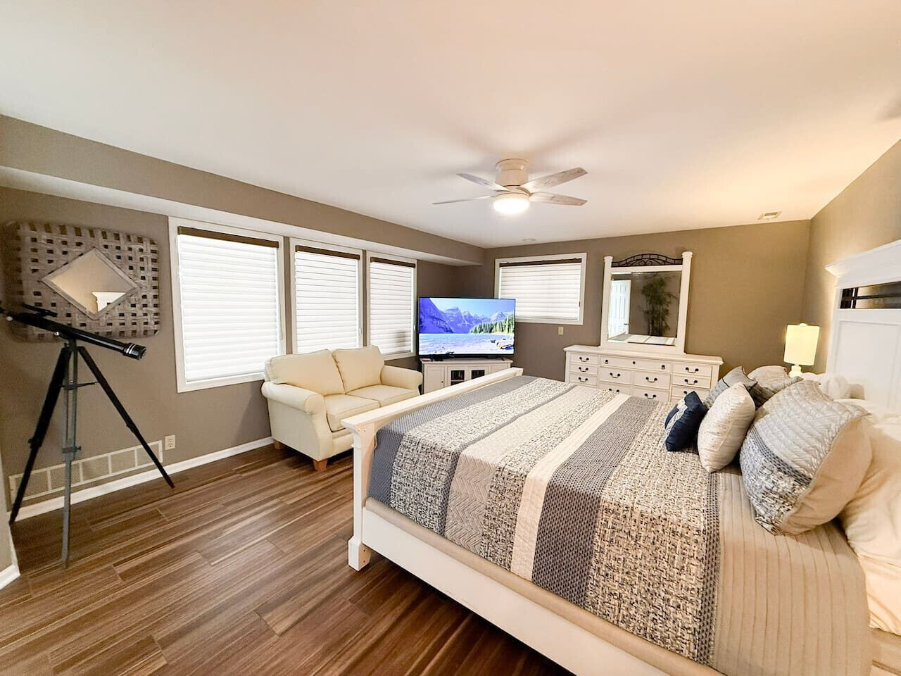 5 間睡房、熨斗/熨衫板、免費 Wi-Fi、床單