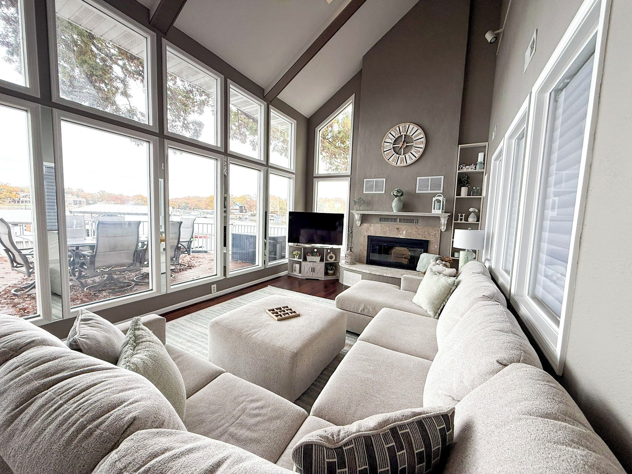 Smart TV, fireplace, DVD player