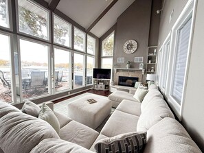 Smart TV, fireplace, DVD player - Luxury Lakefront home with Million Dollar Views, 5 Bedroom, 3 Bathroom, Private Dock, Lakefront Decks, Grill, Kayaks, Gourmet Kitchen, Walkin Shower, Panoramic Lakeviews, Sleeps 16PP (SUNRISE BEACH)