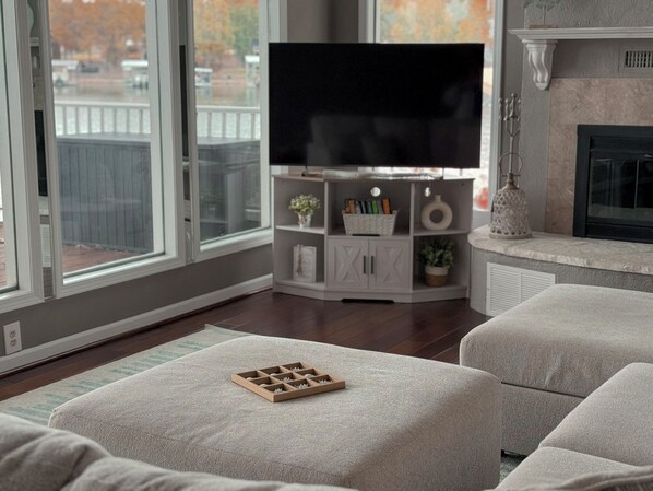 Smart TV, fireplace, DVD player