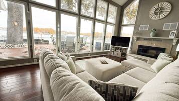 Smart TV, fireplace, DVD player