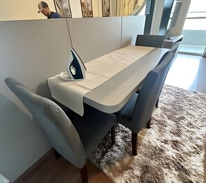 Basic Apartment | Dining - Benno Prime Loft (Extrema)