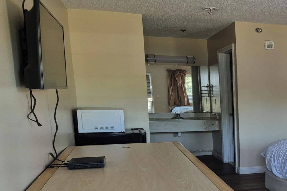 1 habitación, tabla de planchar con plancha, wifi gratis y ropa de cama 