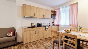 Comfort-Apartment, Mehrere Betten, Bergblick | Eigene Küche | Großer Kühlschrank, Mikrowelle, Herdplatte, Espressomaschine