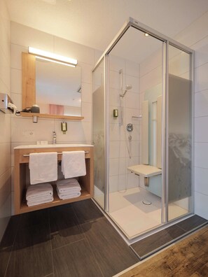 Grand Apartment, Multiple Beds, Balcony, Mountain View | Bathroom | Shower, hair dryer, towels, soap - Pitztal Living (Jerzens)