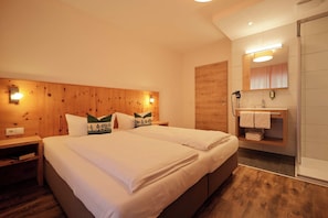 Grand Apartment, Multiple Beds, Balcony, Mountain View | In-room safe, individually decorated, individually furnished - Pitztal Living (Jerzens)
