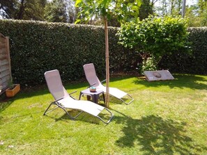 Property grounds - Detached studio with wooded garden, close to shops and beaches (Six-Fours-les-Plages)