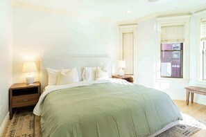 2 slaapkamers, een strijkplank/strijkijzer, reisbedje, wifi