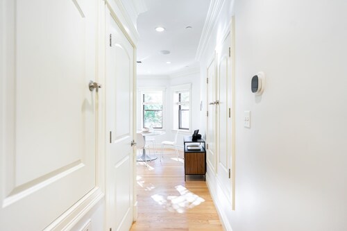 Brownstone Luxury Penthouse Condo