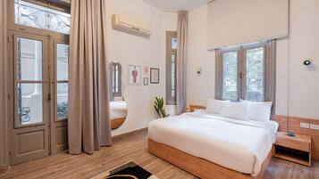 Studio, 1 King Bed | Free WiFi