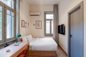 Economy Studio | Free WiFi